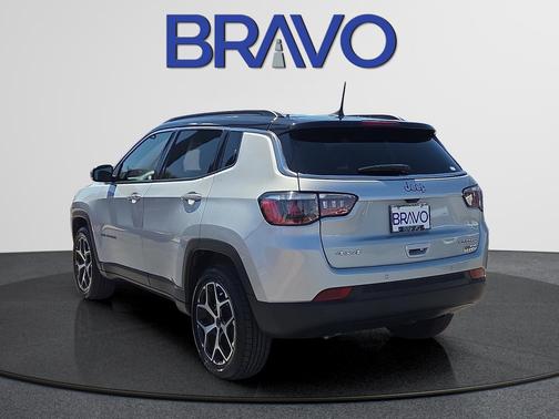 Silver Zynith Metallic Clearcoat 2025 Jeep Compass Limited