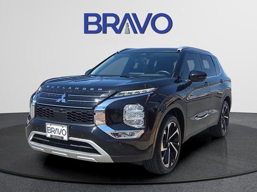 Labrador Black Pearl 2024 Mitsubishi Outlander SE S-AWC