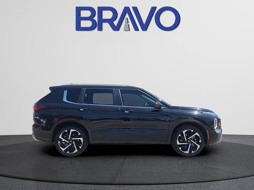 Labrador Black Pearl 2024 Mitsubishi Outlander SE 2.5 S-AWC