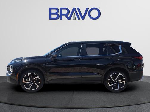 Labrador Black Pearl 2024 Mitsubishi Outlander SE S-AWC