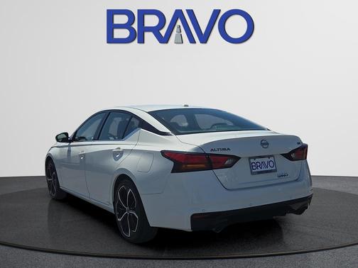 Glacier White 2024 Nissan Altima SR FWD
