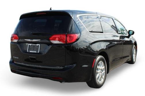 2025 Chrysler Voyager LX