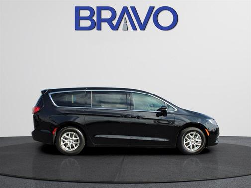 2025 Chrysler Voyager LX