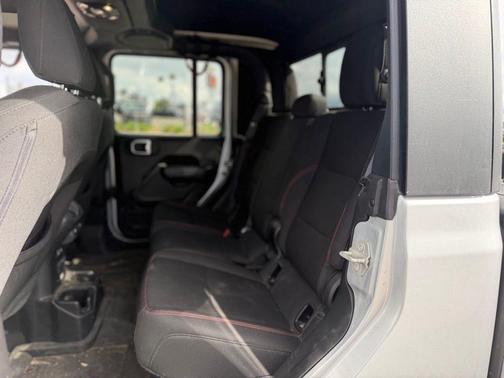 Silver Zynith Clearcoat 2023 Jeep Gladiator Rubicon