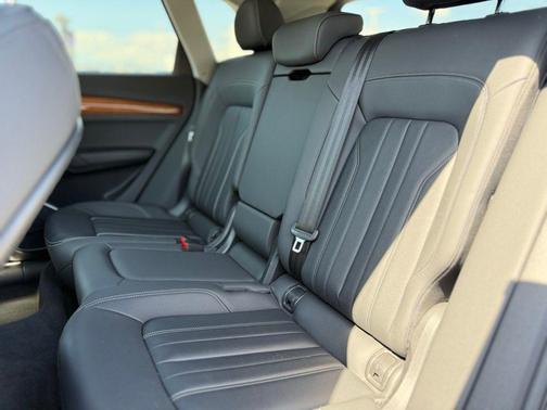 2022 Audi Q5 45 S line Premium