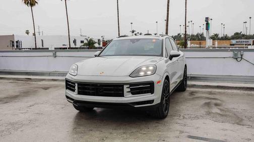 Chalk 2024 Porsche Cayenne Cayenne
