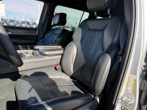 2024 Jeep Wagoneer L Series II 4x4