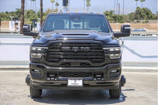 2025 RAM 3500 Laramie Crew Cab 4x4 8' Box
