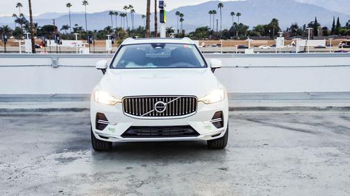 2023 Volvo XC60 Recharge Plug-In Hybrid T8 Ultimate Bright Theme