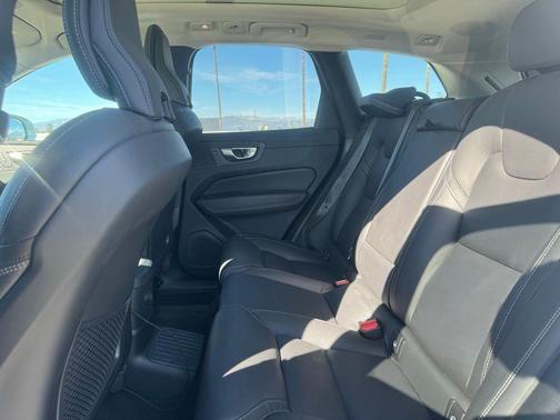 2023 Volvo XC60 Recharge Plug-In Hybrid T8 Ultimate Bright Theme