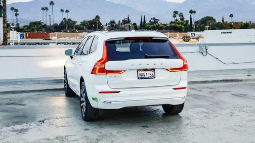 2023 Volvo XC60 Recharge Plug-In Hybrid T8 Ultimate Bright Theme