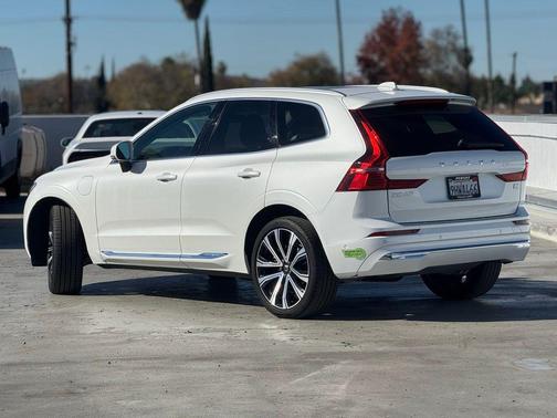 2023 Volvo XC60 Recharge Plug-In Hybrid T8 Ultimate Bright Theme