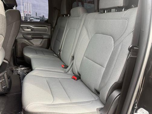 Diamond Black Crystal Pearlcoat 2023 RAM 1500 Big Horn/Lone Star
