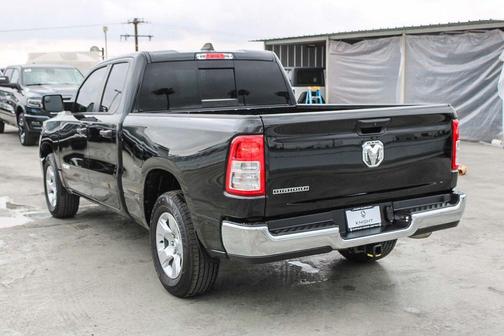 Diamond Black Crystal Pearlcoat 2023 RAM 1500 Big Horn/Lone Star