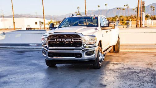 2024 RAM 3500 Tradesman Crew Cab 4x4 8' Box