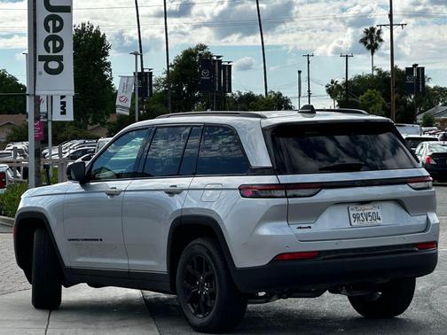 2025 Jeep Grand Cherokee Altitude
