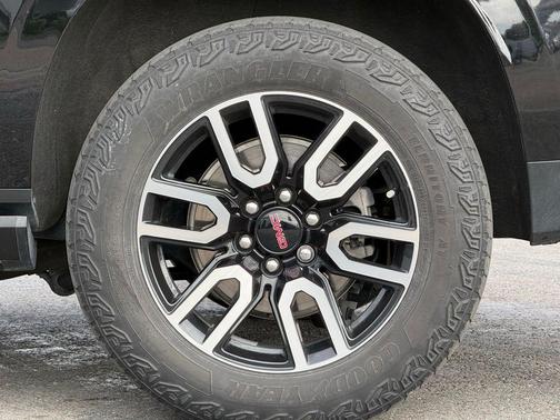 Onyx Black 2023 GMC Yukon XL 4WD AT4