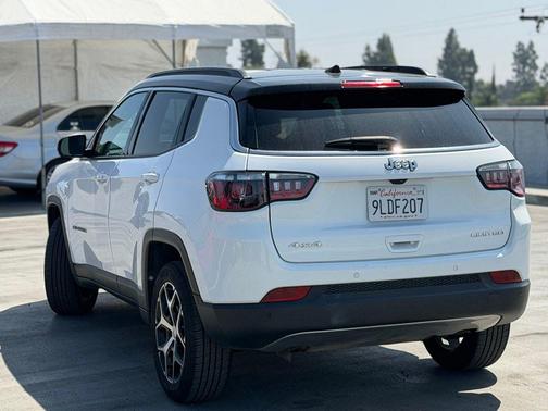 Bright White Clearcoat 2024 Jeep Compass Limited