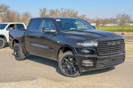 Diamond Black Crystal Pearlcoat 2026 RAM 1500 Laramie