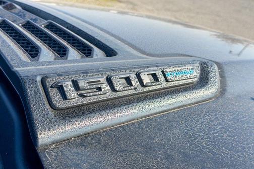 Diamond Black Crystal Pearlcoat 2026 RAM 1500 Laramie