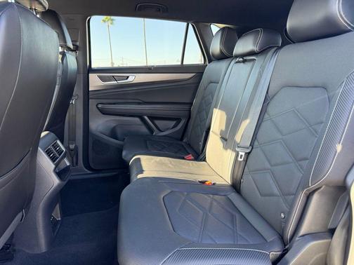 2024 Volkswagen Atlas Cross Sport 2.0T SE w/Technology 4MOTION