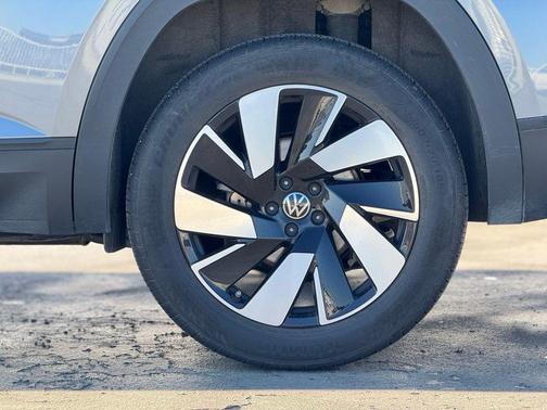 2024 Volkswagen Atlas Cross Sport 2.0T SE w/Technology 4MOTION