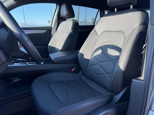 2024 Volkswagen Atlas Cross Sport 2.0T SE w/Technology 4MOTION