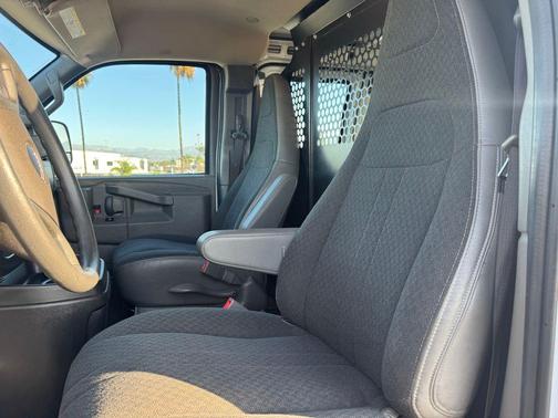 2023 GMC Savana 2500 Work Van