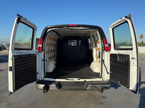 2023 GMC Savana 2500 Work Van
