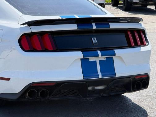 OXFORD WHITE 2017 Ford Shelby GT350 Base