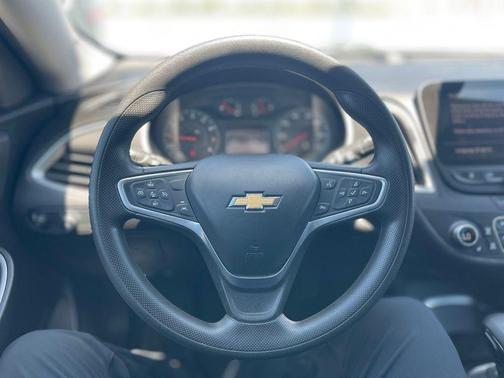 2022 Chevrolet Malibu FWD LT