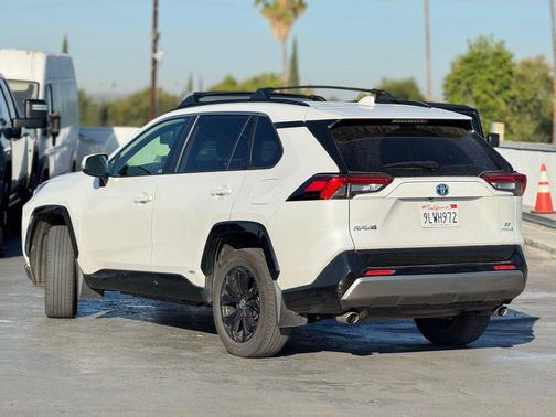 2024 Toyota RAV4 Hybrid SE