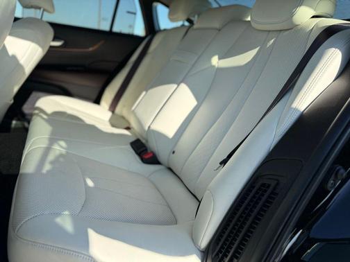 2021 Toyota Mirai Base