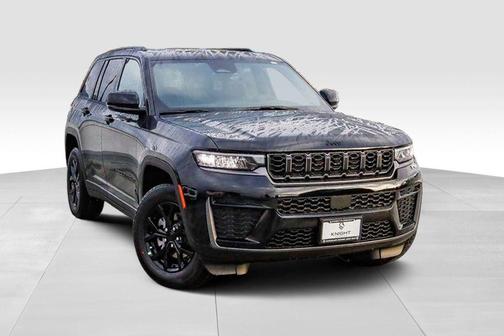 Diamond Black Crystal Pearlcoat 2026 Jeep Grand Cherokee Altitude