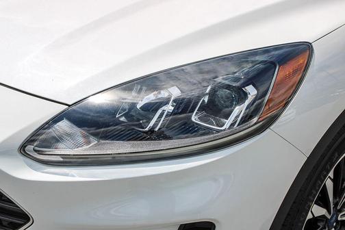 STAR WHITE METALLIC TRI-COAT 2021 Ford Escape SE