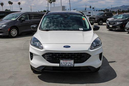 STAR WHITE METALLIC TRI-COAT 2021 Ford Escape SE