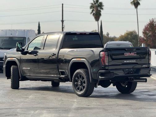 2025 GMC Sierra 2500 AT4