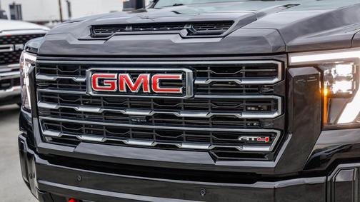 2025 GMC Sierra 2500 AT4