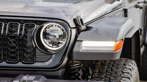 Granite Crystal Metallic Clearcoat 2026 Jeep Wrangler Willys