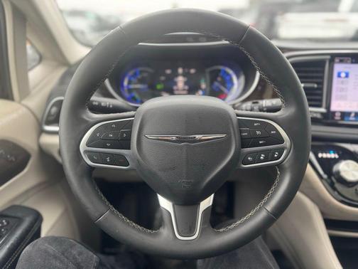 2023 Chrysler Pacifica Hybrid Limited