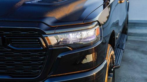 Diamond Black Crystal Pearlcoat 2026 RAM 1500 Express