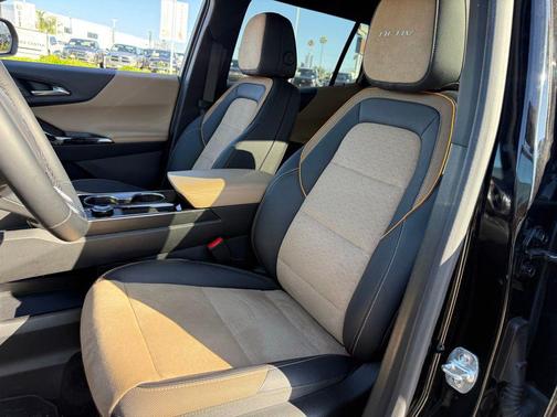 Mosaic Black Metallic 2025 Chevrolet Equinox FWD ACTIV