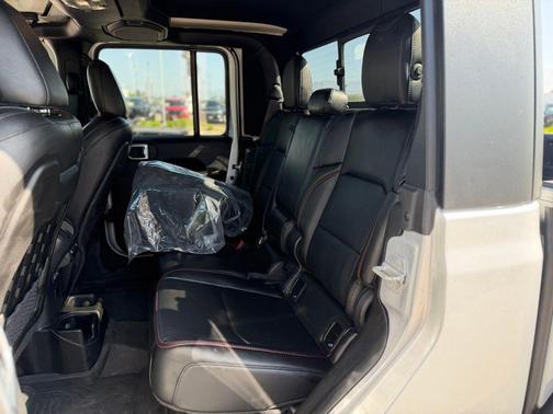 Silver Zynith Clearcoat 2022 Jeep Gladiator Rubicon