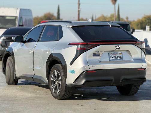 2024 Toyota bZ4X XLE