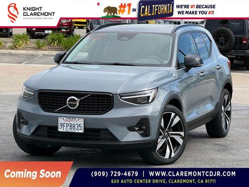 2023 Volvo XC40 B5 Ultimate Dark Theme