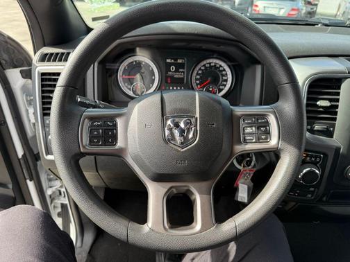 2024 RAM 1500 Classic Warlock Crew Cab 4x4 5'7' Box