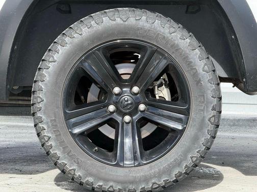 2024 RAM 1500 Classic Warlock Crew Cab 4x4 5'7' Box