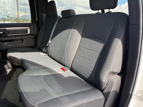 2024 RAM 1500 Classic Warlock Crew Cab 4x4 5'7' Box