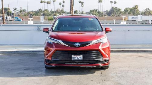 2022 Toyota Sienna LE