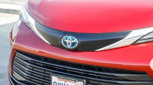 2022 Toyota Sienna LE